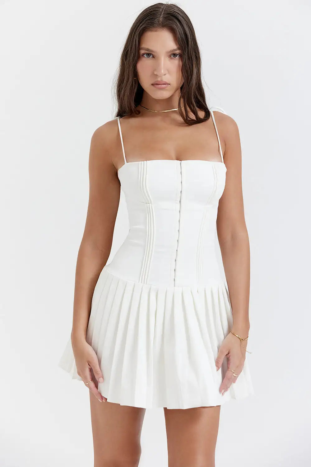 woman wearing white pleated mini midi dress 