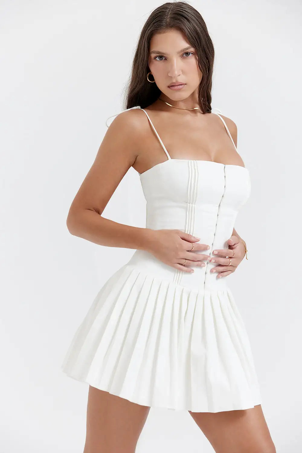 woman wearing white pleated mini midi dress 